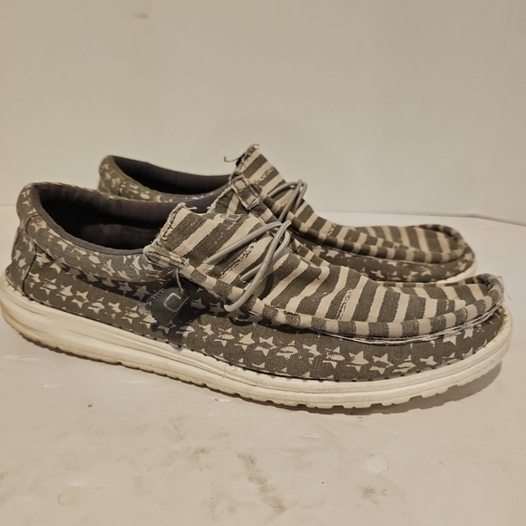 Hey Dude Wally Men’s Size 11 US Greyed Patriotic USA Flag Slip On Shoes Comfort - Picture 1 of 8